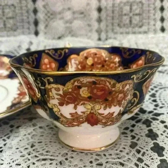 Royal Albert Heirloom Footed Cup &
Saucer england - Picture 12 of 16